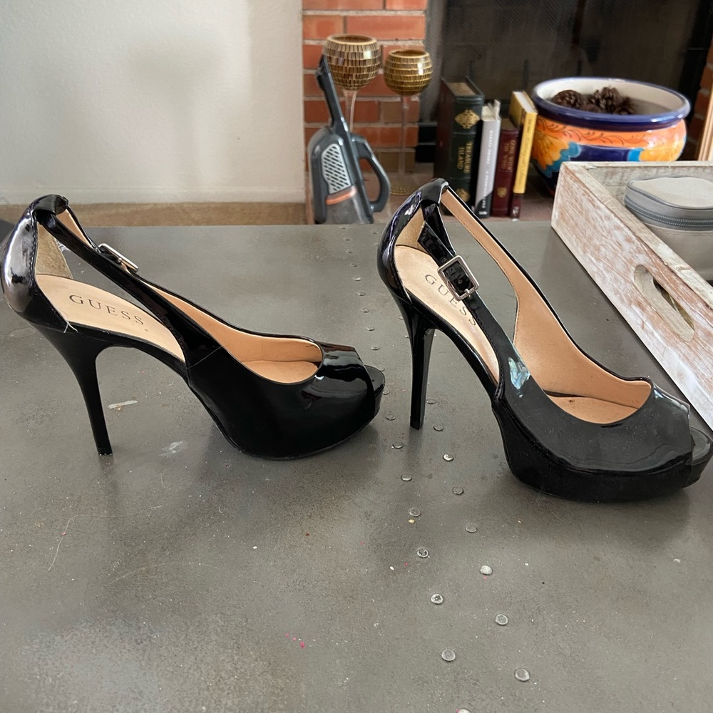 Guess shoes never worn.